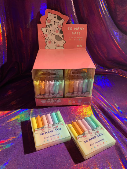 Cute mini highlighters with cat designs in various bright colors, perfect for stationery lovers.